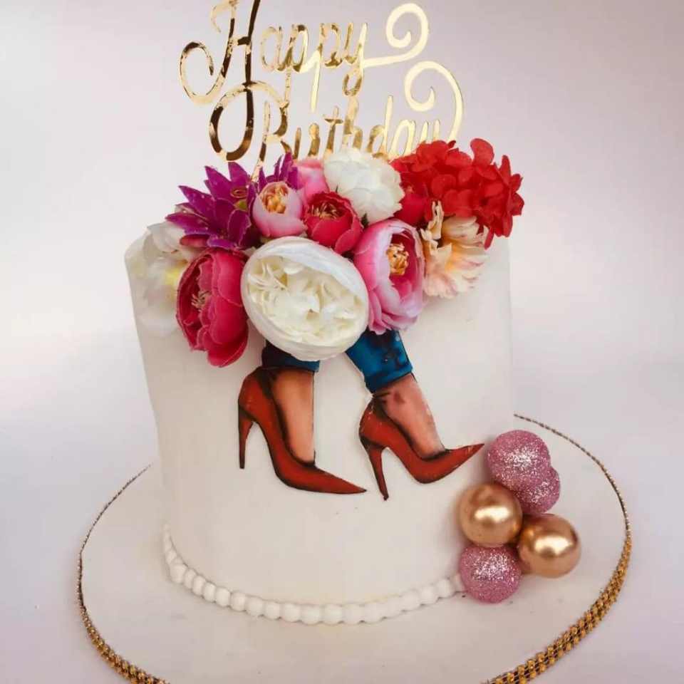 Splendor Cakes and Pasteries Fondant Cake