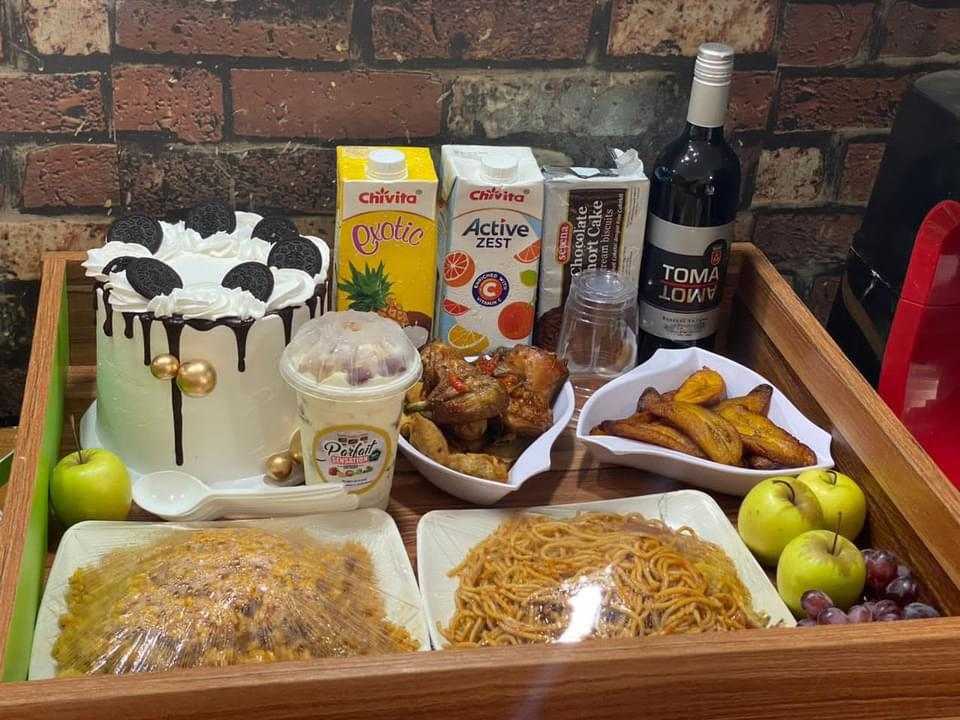 Splendor Cakes and Pasteries Food Tray