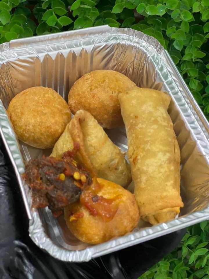 Splendor Cakes and Pasteries Small Chops