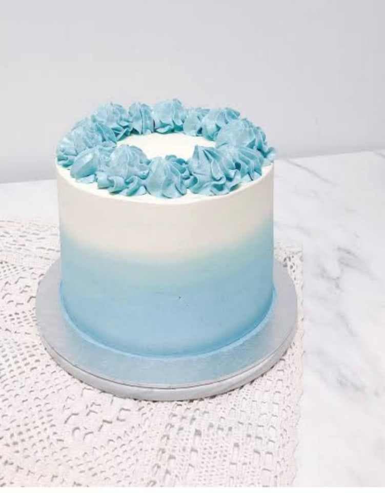 Splendor Cakes and Pasteries Whipped Cream Iced Cake