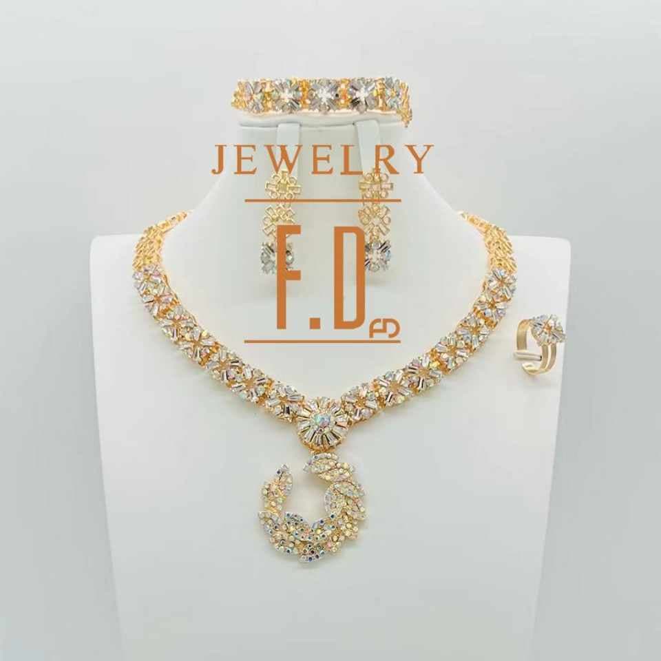 Mira's collection Gold jewelry