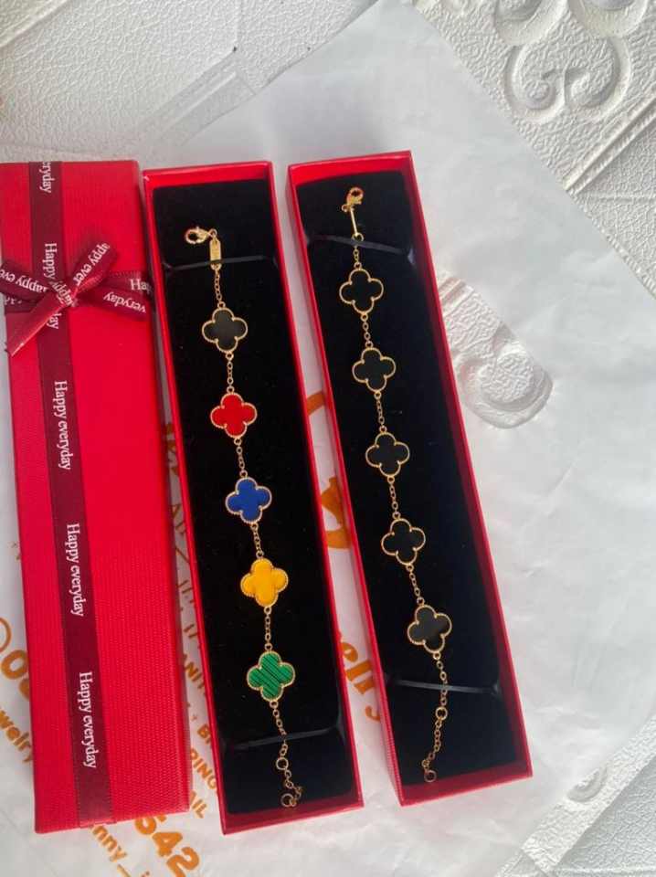 Mira's collection Grade A VCA bracelet